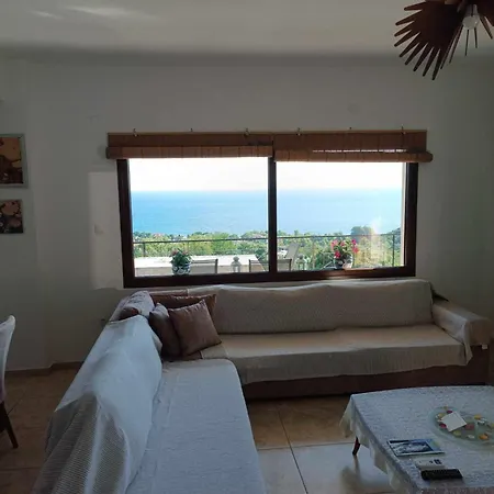 Pierias Layla * Neos Panteleimonas