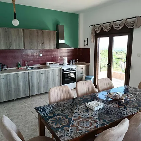 Pierias Layla * Neos Panteleimonas