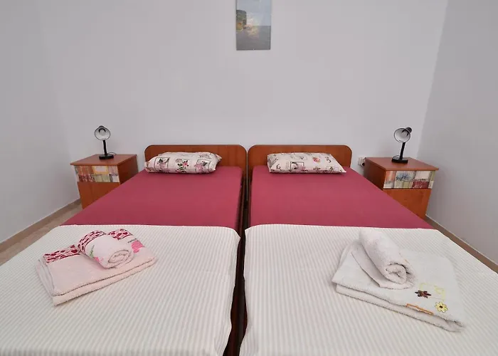 Nyaraló Pierias Layla *