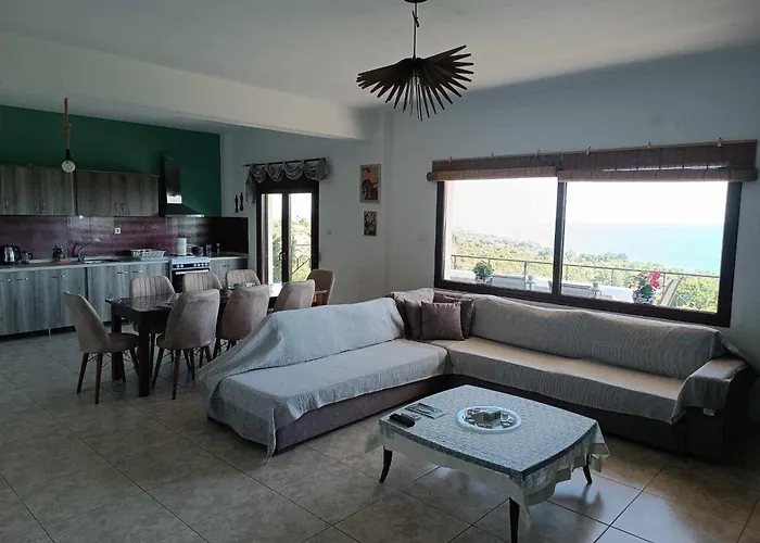 Nyaraló Pierias Layla