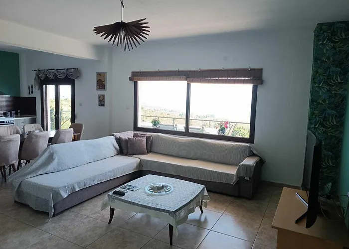 Pierias Layla Néosz Pandeleímonasz